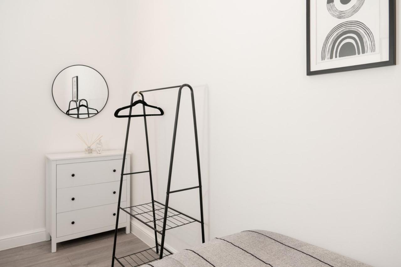 Fantastic New, London Apartment 3 Bed 1 Bath & Parking Whetstone Exterior foto