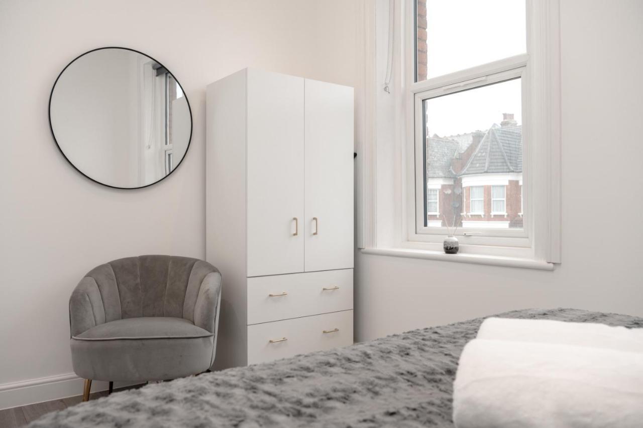 Fantastic New, London Apartment 3 Bed 1 Bath & Parking Whetstone Exterior foto