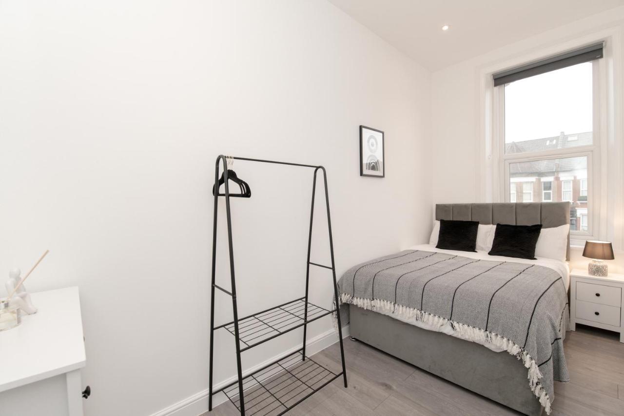Fantastic New, London Apartment 3 Bed 1 Bath & Parking Whetstone Exterior foto