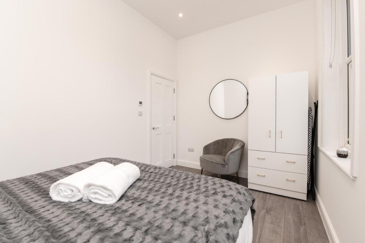Fantastic New, London Apartment 3 Bed 1 Bath & Parking Whetstone Exterior foto